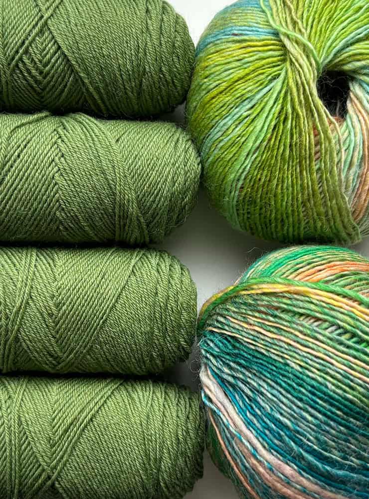 Jawoll 0198 og Mille Colori Baby 0209 i grønne, gule og turkise nuancer