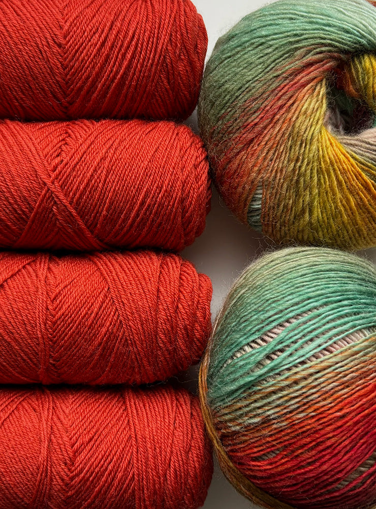 Jawoll 0275 og Mille Colori Baby 0219 i orange, turkise og gullige nuancer