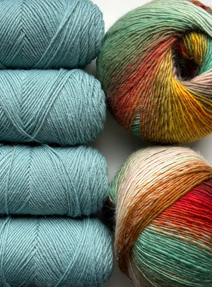 Jawoll 0372 og Mille Colori Baby 0219 i turkise, orange og brunlige nuancer